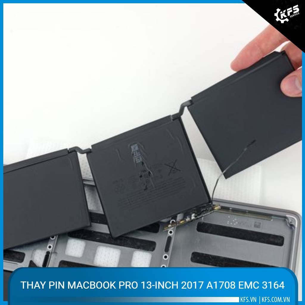 thay-pin-macbook-pro-13-inch-2017-a1708-emc-3164 (1)